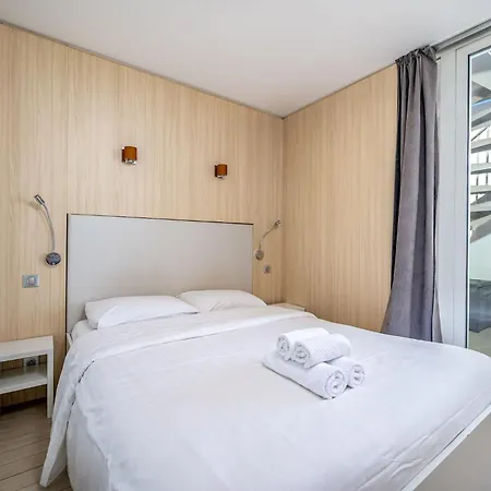 Rooftop -vue Port, 4 Pers, Climatise, Terrasse, Jaccuzi, Parking * أنتيب