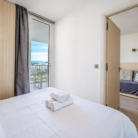 Rooftop -vue Port, 4 Pers, Climatise, Terrasse, Jaccuzi, Parking Lägenhet Antibes